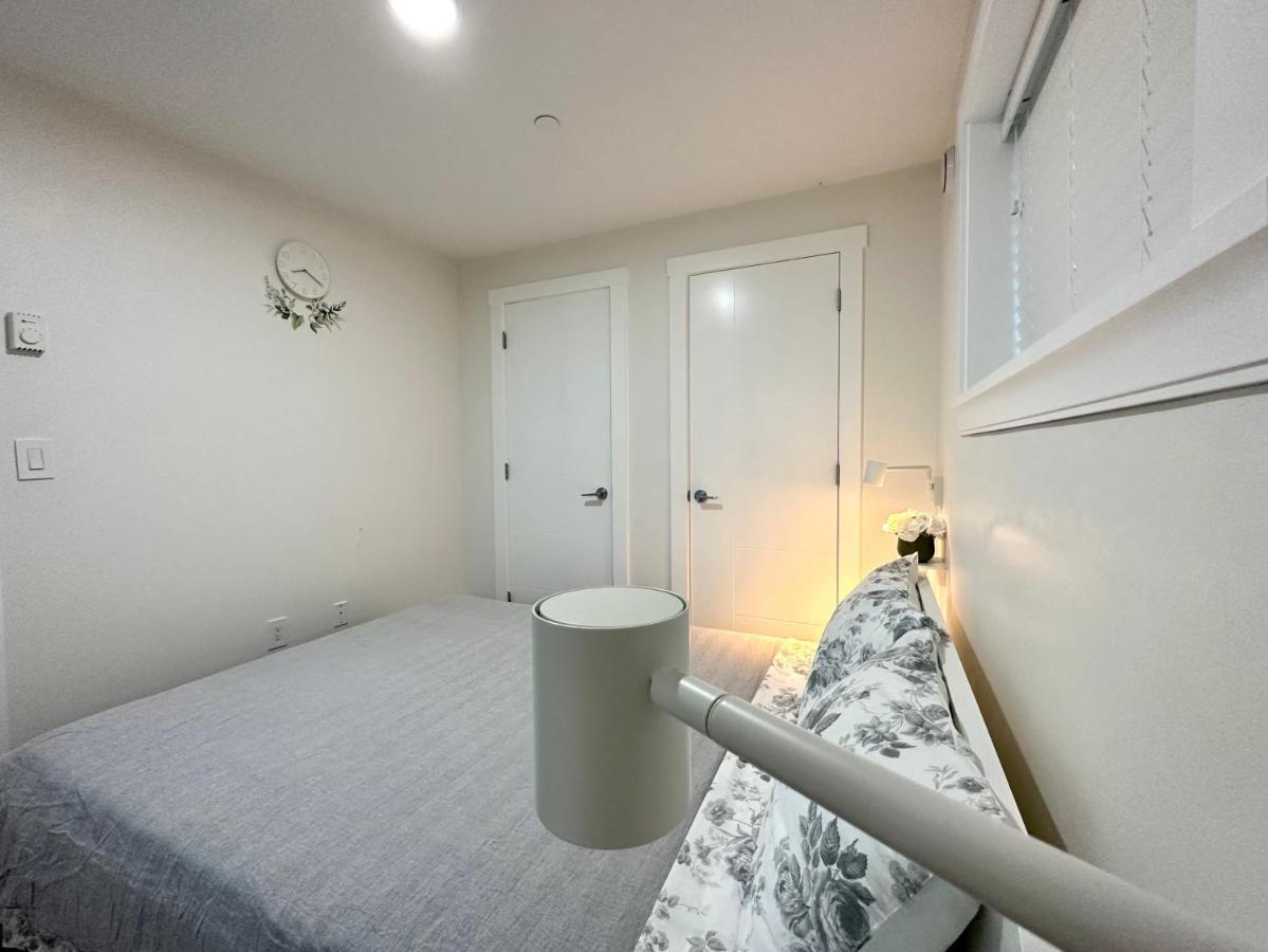 2Br 1.5Ba Full Kitchen Private Guest House - Free Parking - Central Location Vancouver Exterior foto
